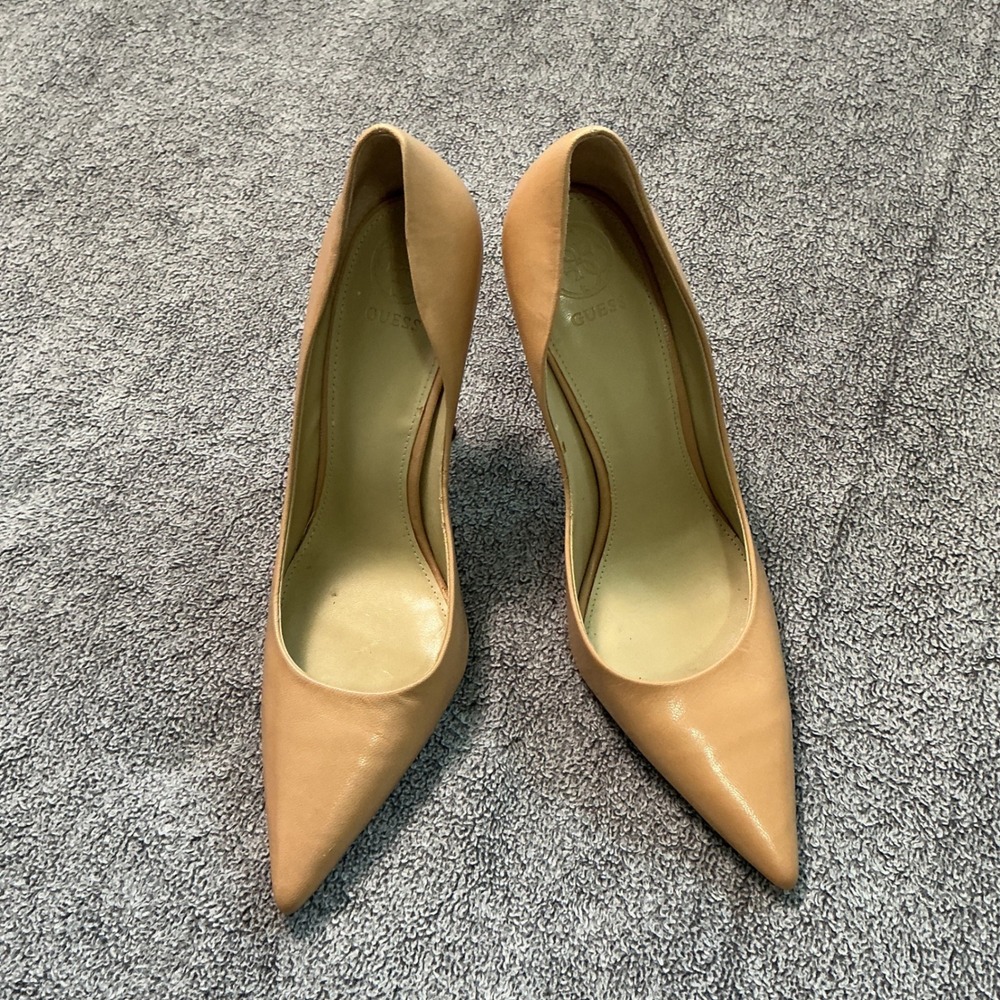 Guess GWCARRIE Tan Leather Pointed Toe Stiletto Pumps Heels Womens 10M Beige